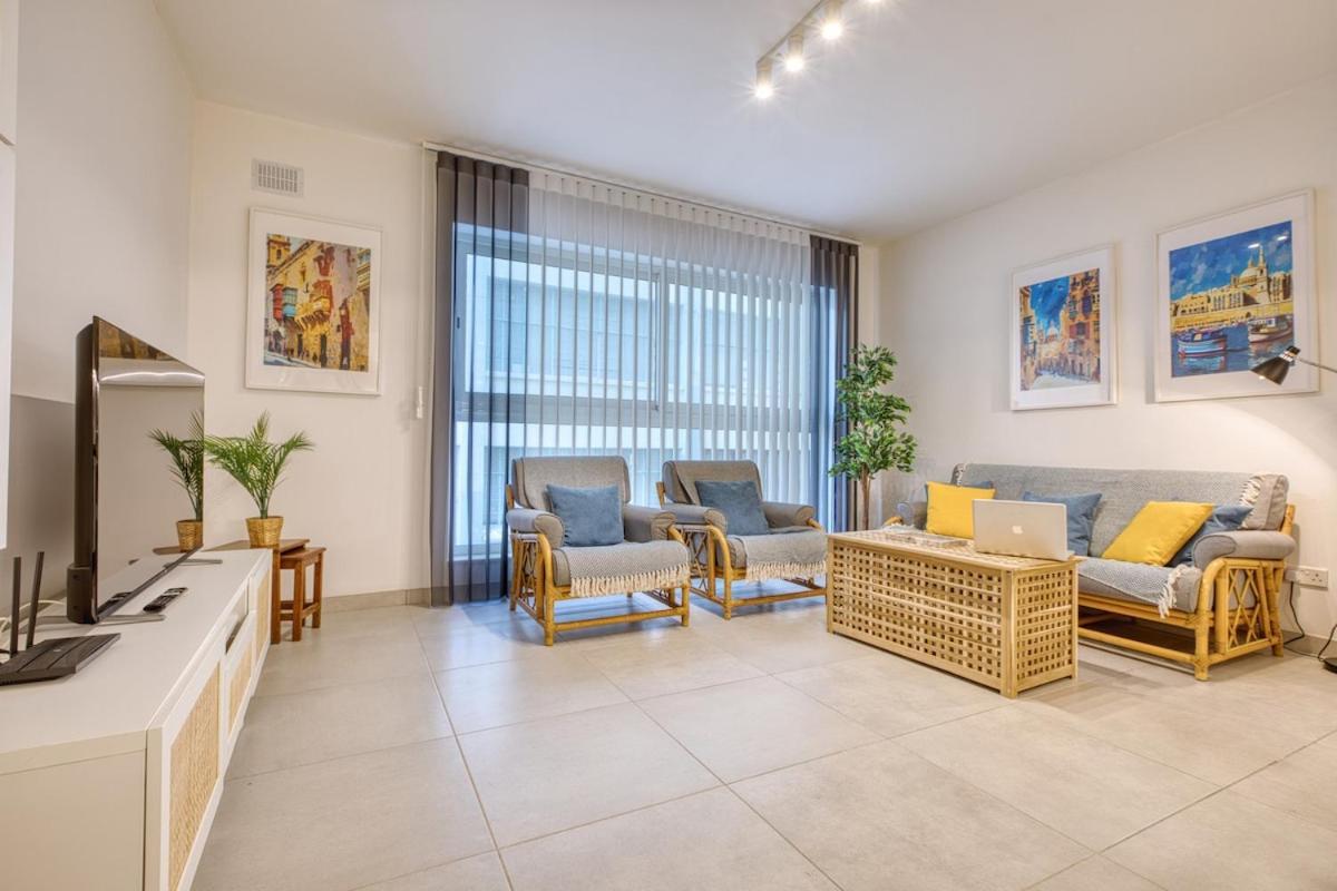 Lägenhet Modern 2 Bedroom With Parking & Close To The Sea