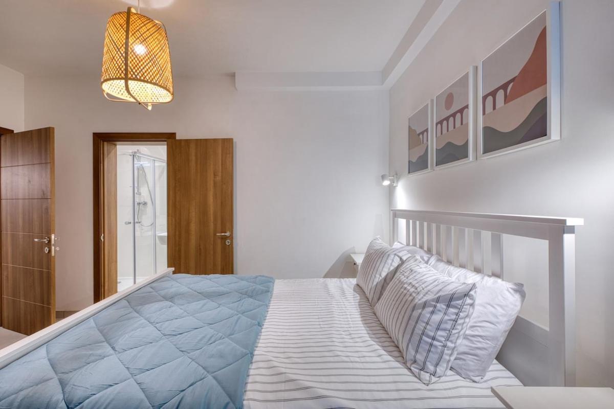 Modern 2 Bedroom With Parking & Close To The Sea Lägenhet Sliema