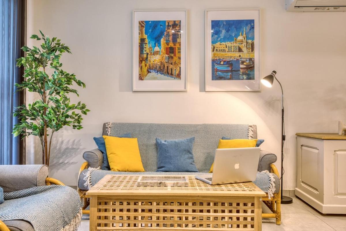 Modern 2 Bedroom With Parking & Close To The Sea Lägenhet *